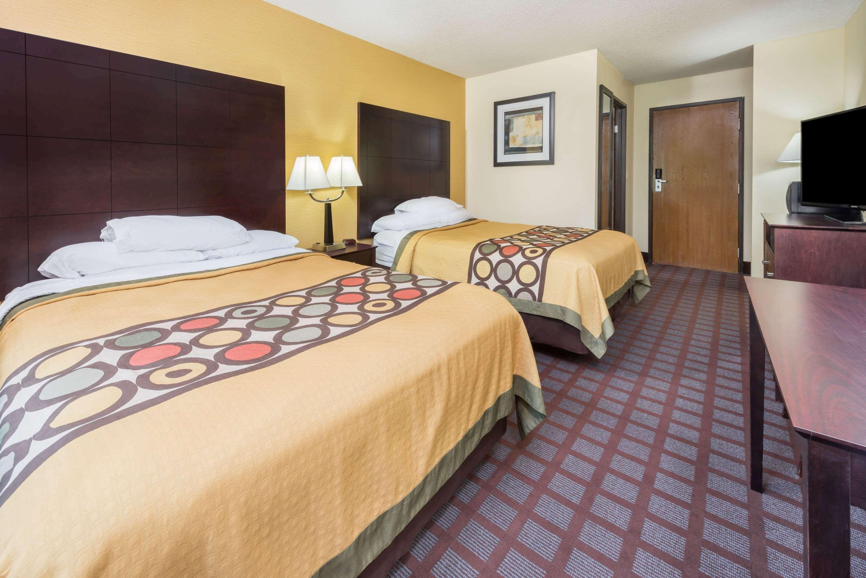 Super 8 By Wyndham Bloomington University Area Extérieur photo