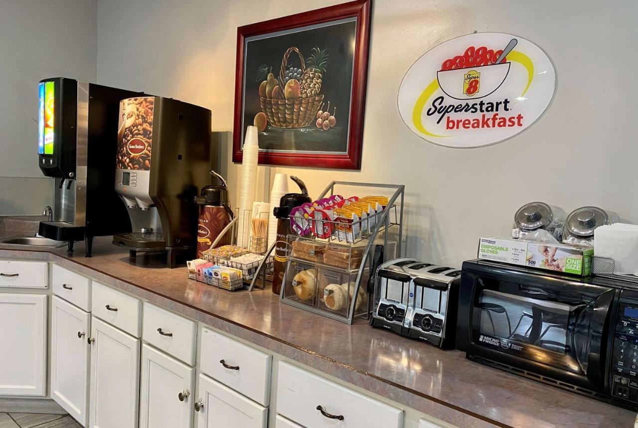 Super 8 By Wyndham Bloomington University Area Extérieur photo