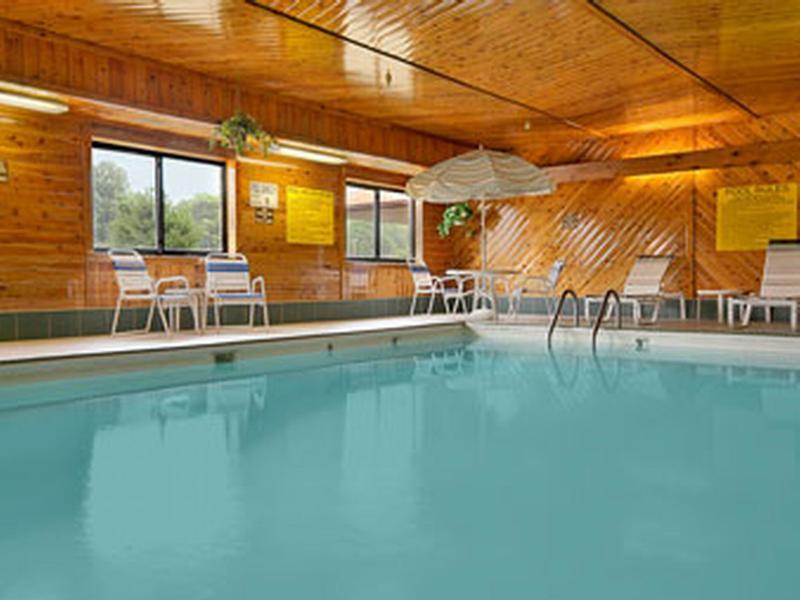 Super 8 By Wyndham Bloomington University Area Extérieur photo